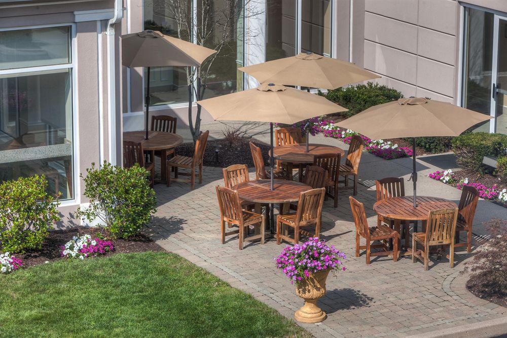 Hilton Garden Inn Norwalk Exteriör bild