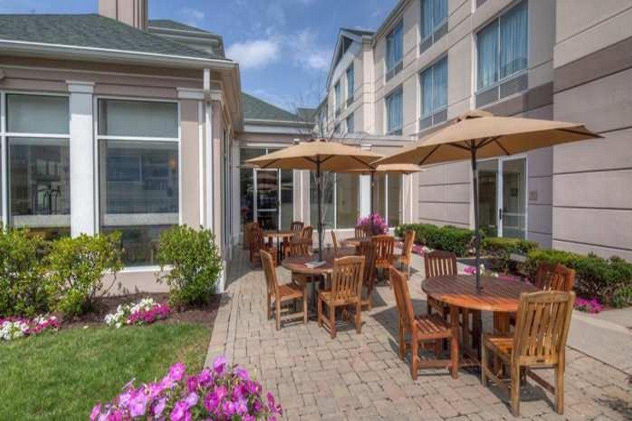 Hilton Garden Inn Norwalk Exteriör bild