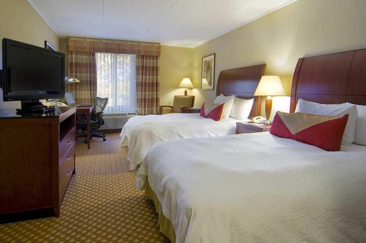 Hilton Garden Inn Norwalk Exteriör bild