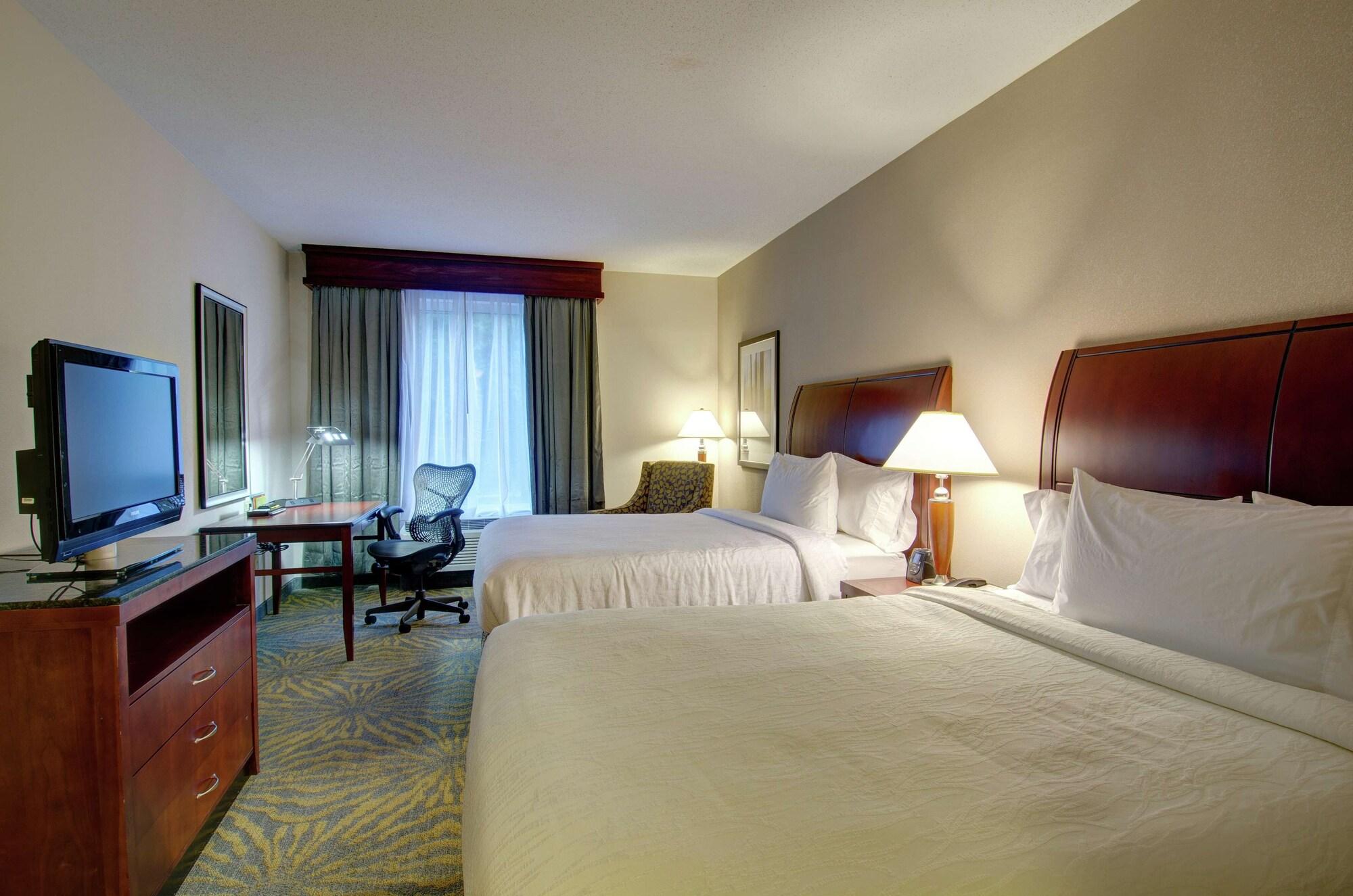 Hilton Garden Inn Norwalk Exteriör bild