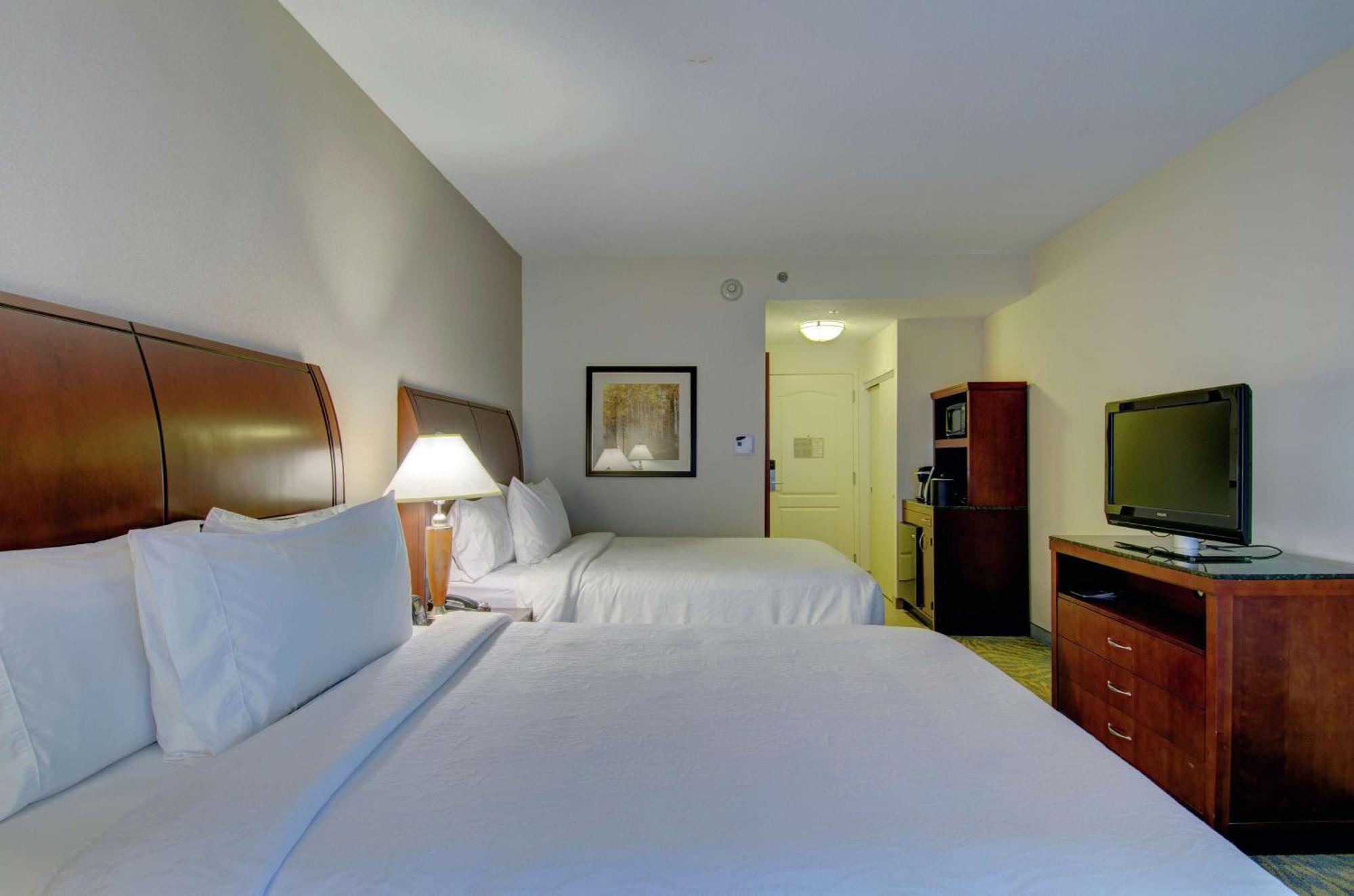Hilton Garden Inn Norwalk Exteriör bild