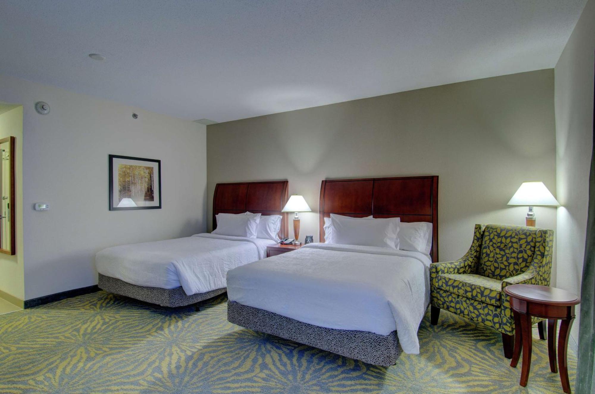 Hilton Garden Inn Norwalk Exteriör bild
