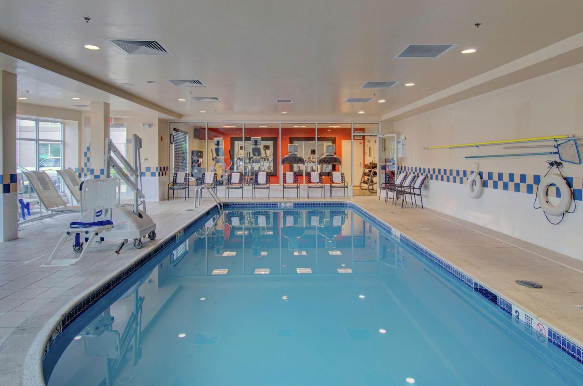 Hilton Garden Inn Norwalk Exteriör bild