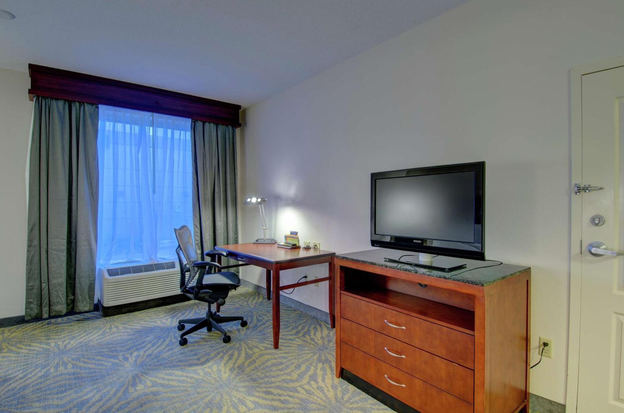 Hilton Garden Inn Norwalk Exteriör bild