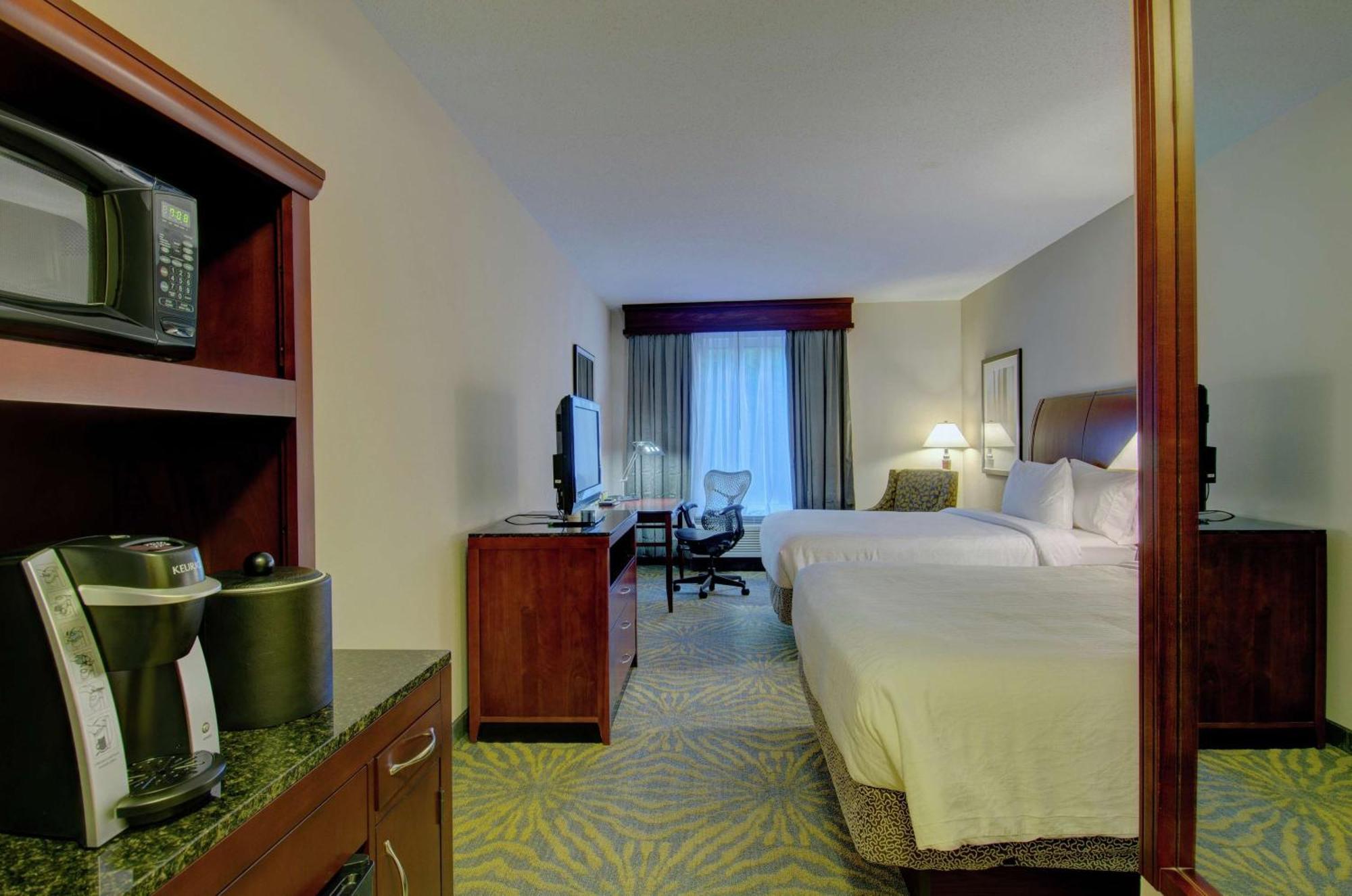 Hilton Garden Inn Norwalk Exteriör bild
