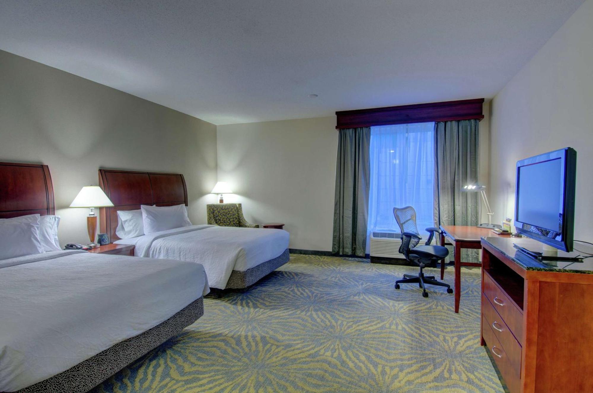 Hilton Garden Inn Norwalk Exteriör bild