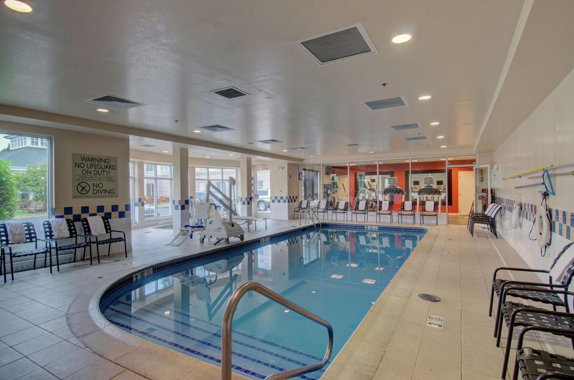 Hilton Garden Inn Norwalk Exteriör bild