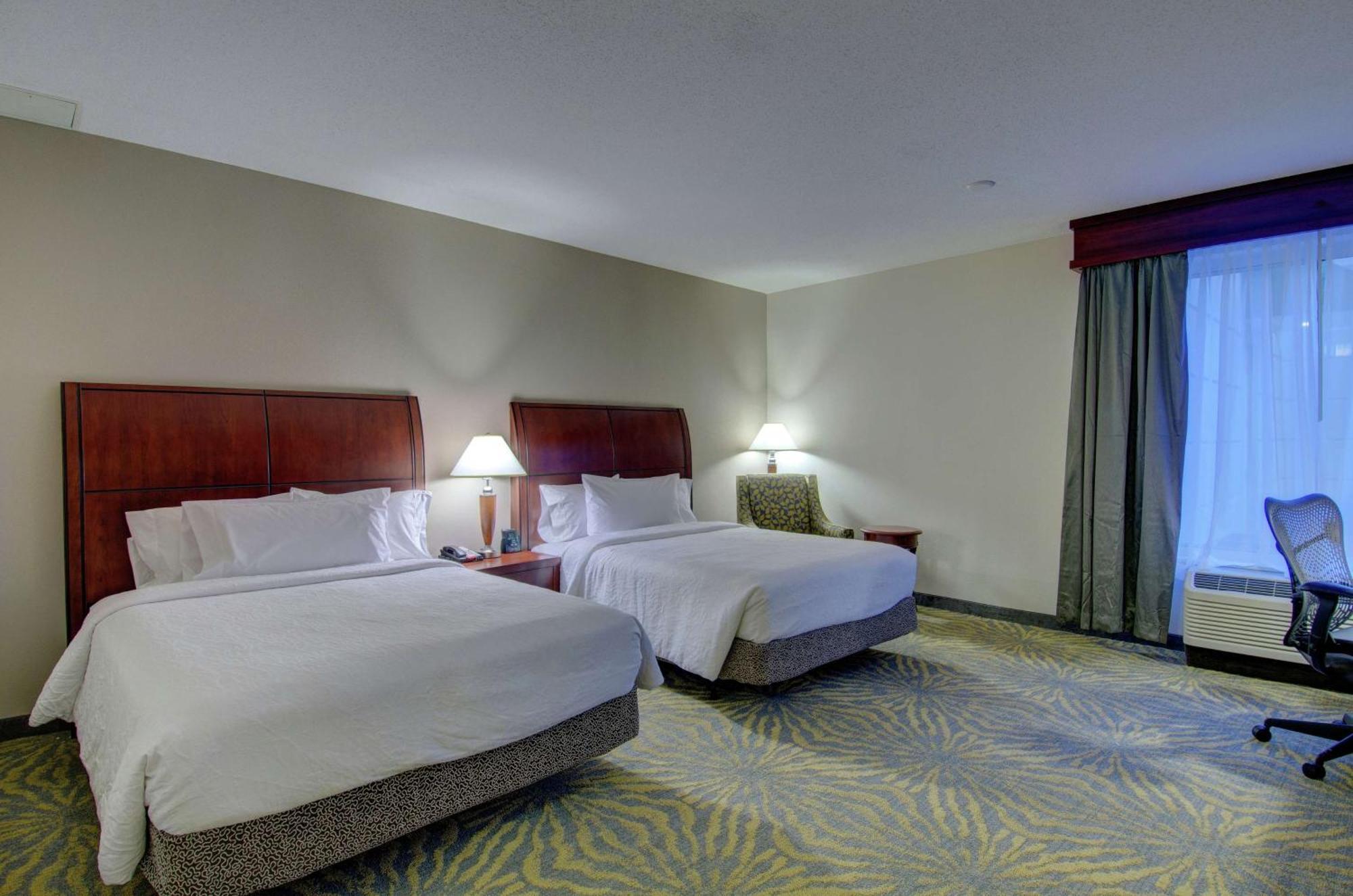 Hilton Garden Inn Norwalk Exteriör bild