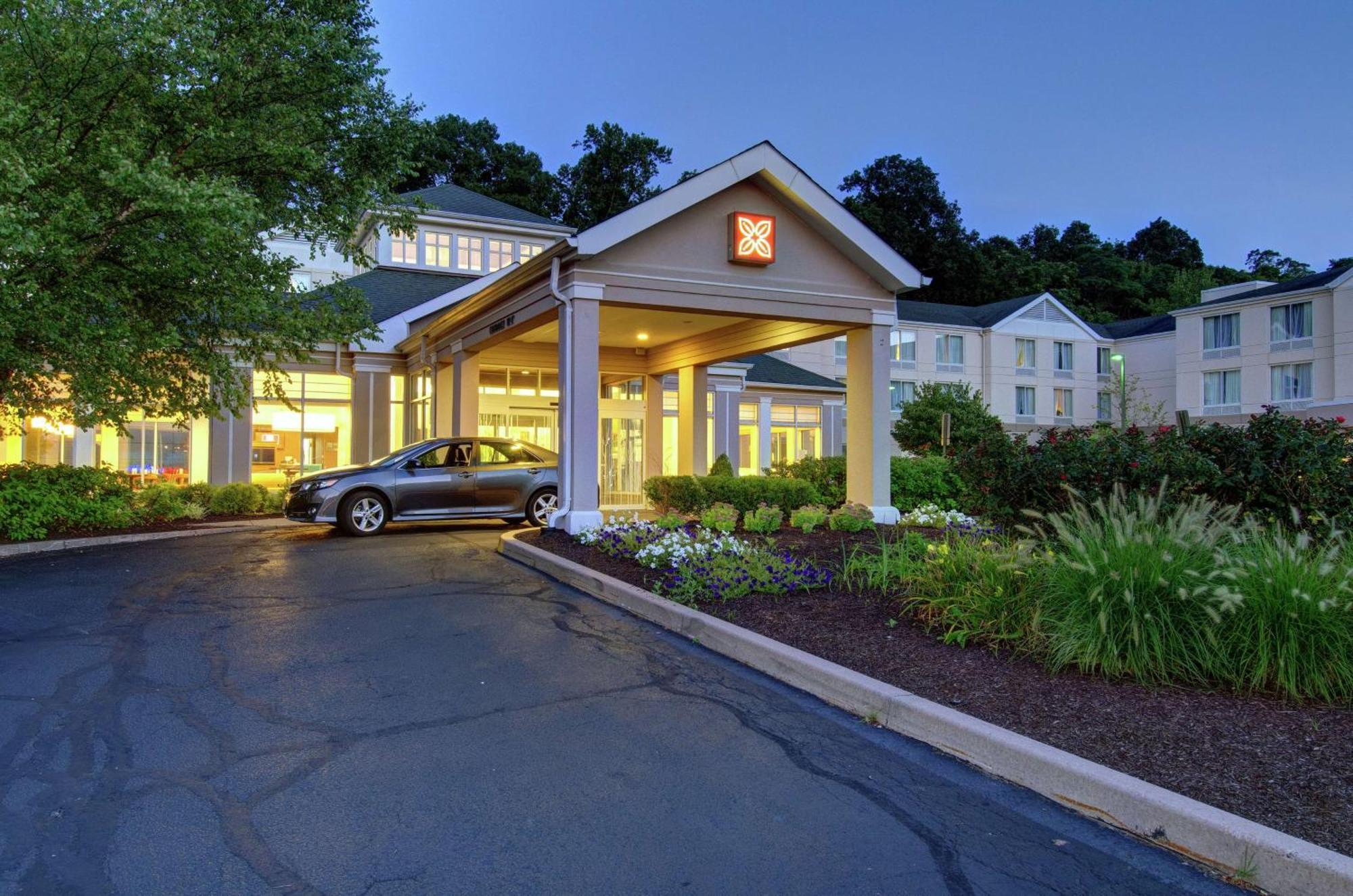 Hilton Garden Inn Norwalk Exteriör bild