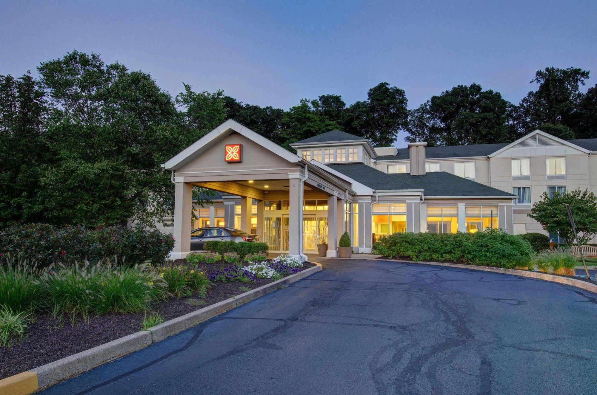 Hilton Garden Inn Norwalk Exteriör bild